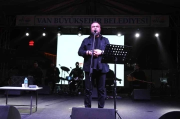 İlahi sanatçısı Mustafa Cihat Vanlılarla buluştu
