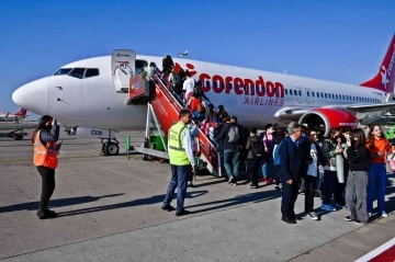 İlk defa uçak yolculuğu yapan çocuklar, Çanakkale gezisi ve Solo Türk gösterisiyle bayramlarını erken yaşadı
