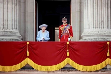İngiltere Kraliçesi II Elizabeth, St Paul Katedrali’ndeki Şükran Günü ayinine katılmayacak
