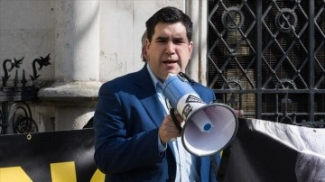 İngiltere Milletvekili İsrail'e Silah Satışını Protesto Ediyor