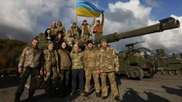 İngiltere’de Ukraynalı askerlerin tank eğitimi sürüyor