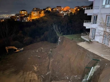 İnşaat alanında toprak kayması: 1 bina boşaltıldı
