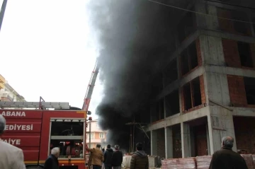 İnşaat halindeki binada korkutan yangın
