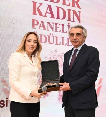 İpek Cıncıkcı’ya  Anadolu’dan Yükselen Kadın Ödülü

