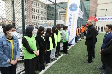 İpekyolu Belediyesinden okullara spor malzemesi desteği
