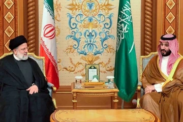 İran Cumhurbaşkanı Reisi, Suudi Arabistan Veliaht Prensi Selman ile görüştü
