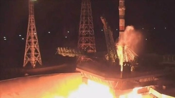 İran, Pars 1 Uydusunu Başarıyla Fırlattı