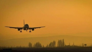 İran'da "fazla ağırlık" gerekçesiyle iki kişi yolcu uçağından indirildi