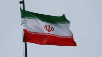 İran&rsquo;da göstericilere ve güvenlik güçlerine ateş açıldı: 5 ölü, 10 yaralı