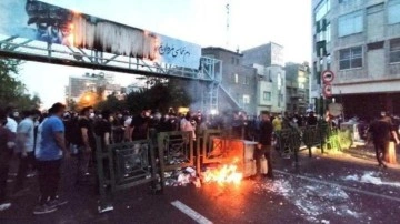 İran'da gösteriler sürüyor: Bir idam cezası daha