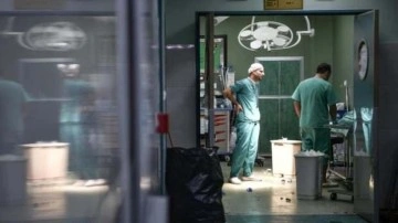 İşgalci İsrail ordusu, Nasır Hastanesini kuşatarak boşaltılmasını istedi