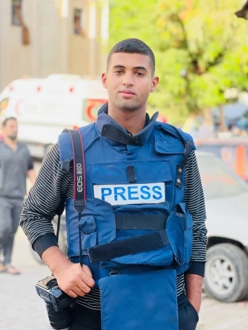 İsrail, Beyt Hanun’dan ayrılmayı reddeden Filistinli gazetecinin evini bombaladı
