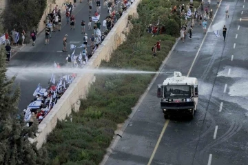 İsrail’de tartışmalı yasa tasarısının onaylanması sonrası sokaklar karıştı
