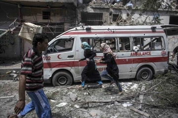 İsrail, Gazze Şeridi’nde ambulansı hedef aldı: 4 ölü

