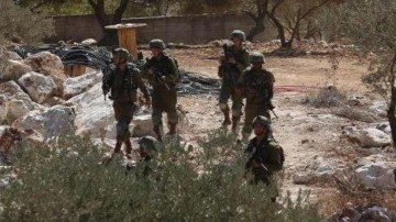 İsrail güçleri Batı Şeria&rsquo;da 5 Filistinliyi gözaltına aldı