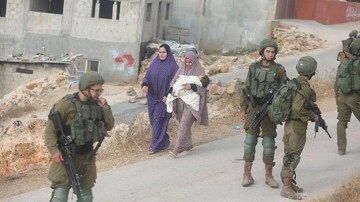 İsrail güçleri, Batı Şeria'da çok sayıda Filistinliyi gözaltına aldı.