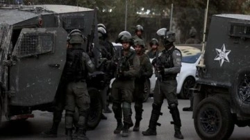 İsrail Güçleri Filistinlilere Gece Baskınları Düzenledi