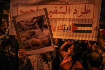 İsrail’in Gazze bombardımanı Fransa’nın Tunus Büyükelçiliği önünde protesto edildi
