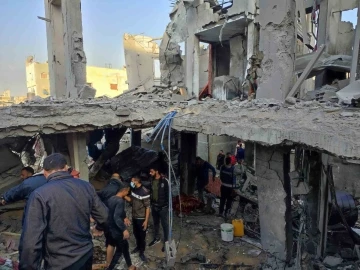 İsrail, Maghazi Mülteci Kampı’nı vurdu: 10 Filistinli hayatını kaybetti
