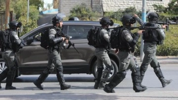 İsrail polisi zorunlu askerliği protesto eden Haredi Yahudilerine müdahale etti