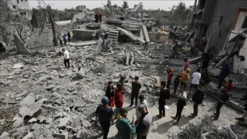 İsrail Savaş Uçakları Gazze'yi Vurdu: 8 Ölü, 15 Yaralı