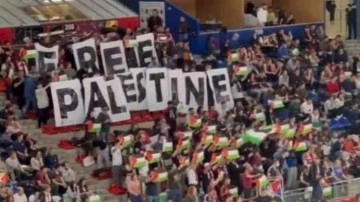 İsrail takımı neye uğradığını şaşırdı! Salonu Filistin tezahüratları ile inlettiler