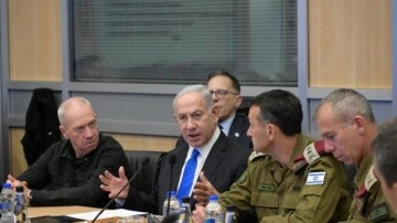 İsrail'de hükümet ile savaş kabinesi arasında kriz