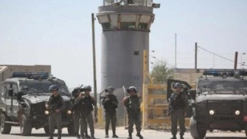 İsrail'in Ofer Cezaevi'nde 30 Filistinli açlık grevi başlattı