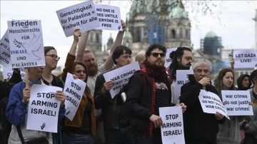 İsrailli Göstericiler Berlin'de Filistin'e Destek Gösterisi Yaptı