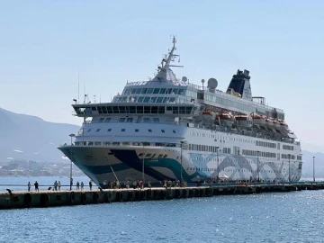 İsrailli turistler gemiyle Alanya'ya geldi