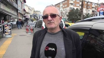 İstanbul Büyükşehir Belediye Başkanı Seccade Dağıtarak Tartışma Yarattı