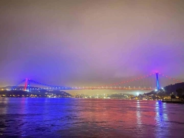 İstanbul’da köprüler Trabzonspor’un renkleriyle ışıklandırıldı
