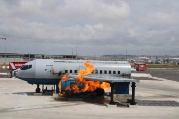 İstanbul Havalimanı’nda gerçeğini aratmayan yangın tatbikatı

