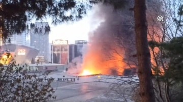 İstanbul Mehmet Akif Mahallesindeki Halı Fabrikasında Yangın Çıktı