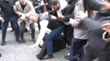 İstanbul'da çirkin olay! A Haber Muhabiri Ahmet Nazif Vural'ı yere düşürüp darp ettiler