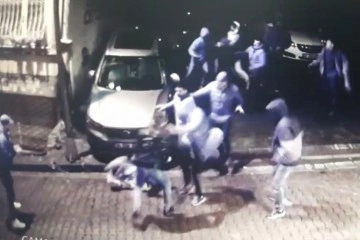 İstanbul’da sosyal medya fenomenine tekme ve yumruklu saldırı kamerada