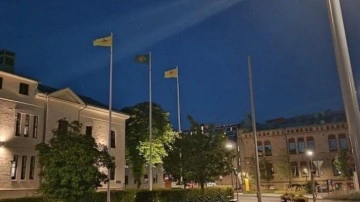 İsveç'te direklere PKK bayrağı çekildi