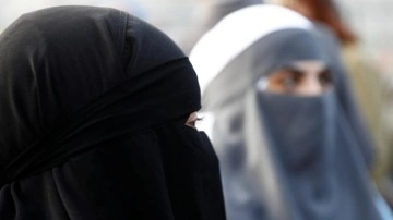 İsviçre, kamuya açık alanlarda burkayı yasakladı