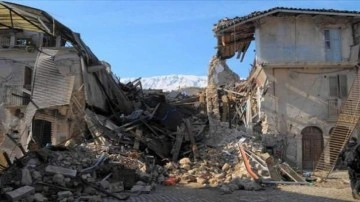 İtalya'daki L'Aquila depreminde evlerini terk etmeyip ölen bazı kişiler kusurlu bulundu