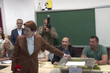 İYİ Parti Genel Başkanı Meral Akşener, oyunu Üsküdar'da kullandı
