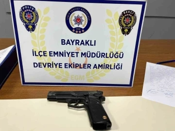 İzmir’de 2 kişiyi tabancayla yaralayan çocuk gözaltında
