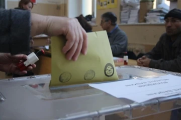 İzmir’de 3 milyon 459 bin seçmen oy kullanacak
