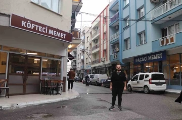 İzmir’de bu sokaktaki dükkanları görenler ‘kim bu Memet’ diyor
