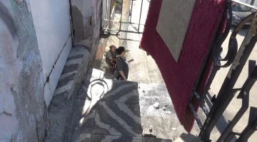 İzmir’de çöken balkondan düşen 1 kişi yaralandı
