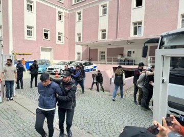 İzmir'de Nevruz Kutlaması Sonrası 36 Kişi Gözaltına Alındı