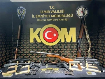 İzmir’de ruhsatsız silah operasyonu: 5 gözaltı
