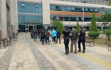 İzmir’deki helikopter destekli operasyonda 45 zehir taciri tutuklandı
