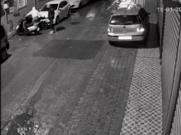 İzmir’deki motosiklet hırsızlığı güvenlik kameralarına yansıdı
