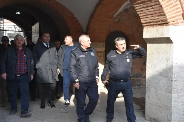 İzmir Emniyet Müdürü Sel, Menemen’de Huzurlu Sokaklar uygulamasını yönetti
