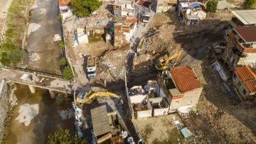 İzmir’in kanayan yarası Yeşildere’de yıkım başladı
